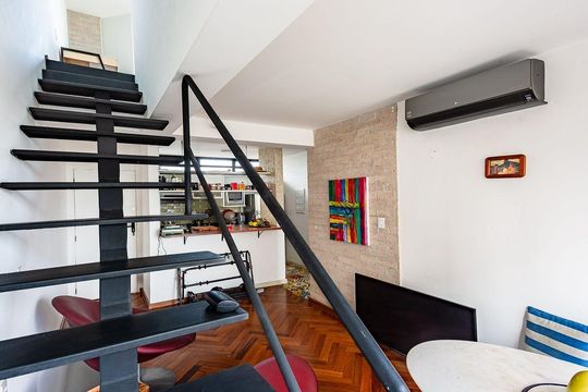 Sala de apartamento à venda com 1 quarto, 84m² em Vila Madalena, São Paulo