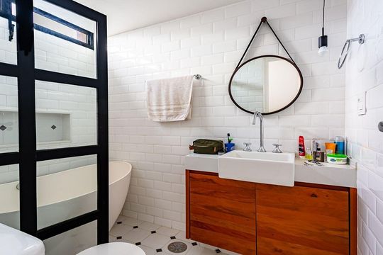 Banheiro de apartamento à venda com 1 quarto, 84m² em Vila Madalena, São Paulo