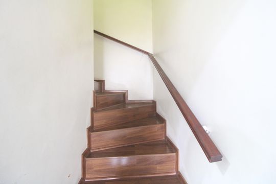 Escada de casa para alugar com 4 quartos, 200m² em Jardim Ipanema (zona Sul), São Paulo