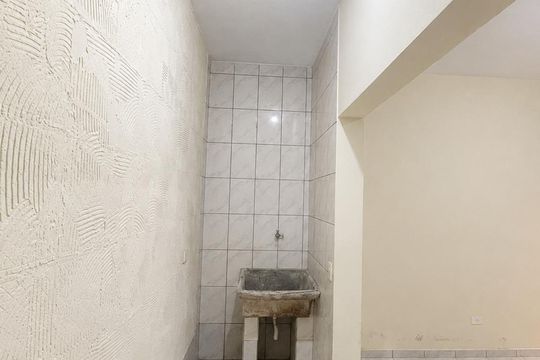 Área de serviço de casa para alugar com 1 quarto, 50m² em Jardim Barbacena, Cotia