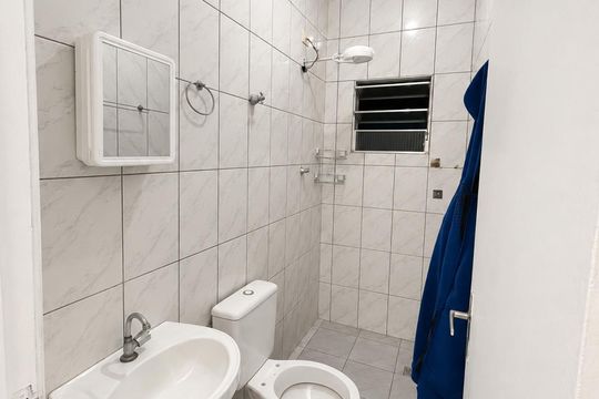 Banheiro de casa para alugar com 1 quarto, 50m² em Jardim Barbacena, Cotia