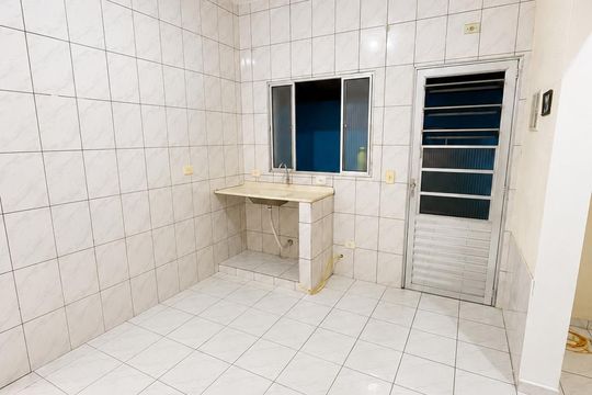 Cozinha de casa para alugar com 1 quarto, 50m² em Jardim Barbacena, Cotia