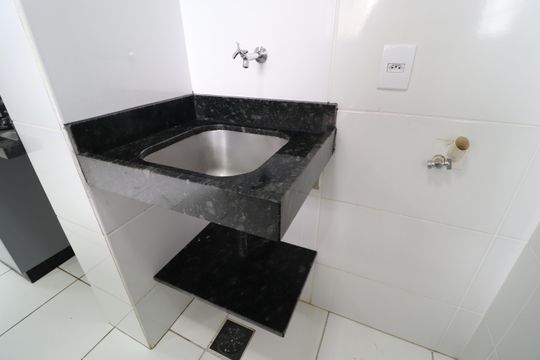 Cozinha e Área de Serviço de apartamento para alugar com 2 quartos, 51m² em Laranjeiras, Uberlândia