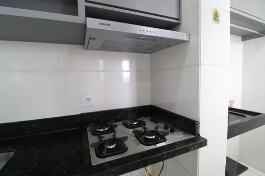 Cozinha de apartamento para alugar com 2 quartos, 51m² em Laranjeiras, Uberlândia