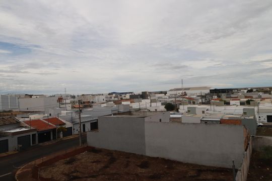 Vista de apartamento para alugar com 2 quartos, 51m² em Laranjeiras, Uberlândia