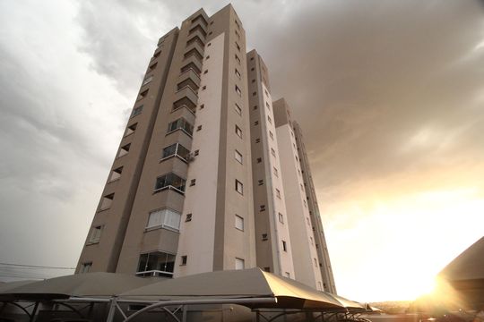 Fachada de apartamento para alugar com 2 quartos, 51m² em Laranjeiras, Uberlândia