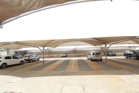 Garagem de apartamento para alugar com 2 quartos, 51m² em Laranjeiras, Uberlândia