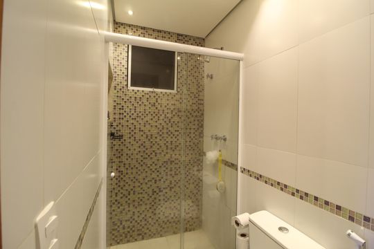 Banheiro de apartamento à venda com 2 quartos, 41m² em Jacarepaguá, Rio de Janeiro