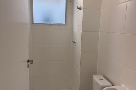 Banheiro de apartamento à venda com 2 quartos, 41m² em Mato Grande, Canoas
