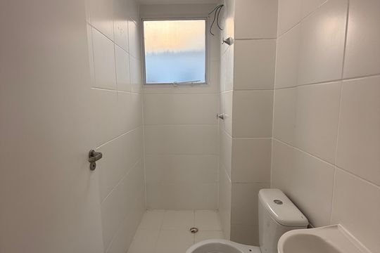 Banheiro de apartamento à venda com 2 quartos, 41m² em Mato Grande, Canoas