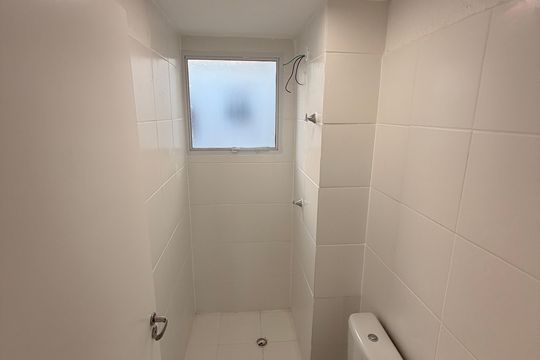 Banheiro de apartamento à venda com 2 quartos, 41m² em Mato Grande, Canoas
