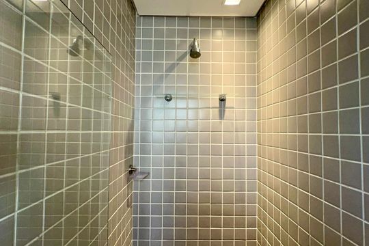 Banheiro da Suíte de kitnet/studio para alugar com 1 quarto, 33m² em Pinheiros, São Paulo