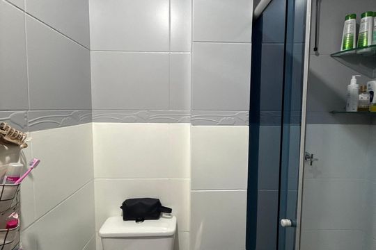 Banheiro de apartamento à venda com 2 quartos, 48m² em Vila Buarque, São Paulo