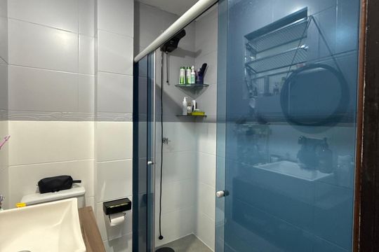 Banheiro de apartamento à venda com 2 quartos, 48m² em Vila Buarque, São Paulo