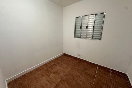 Quarto de casa para alugar com 2 quartos, 75m² em Vila Santa Lucia, São Paulo