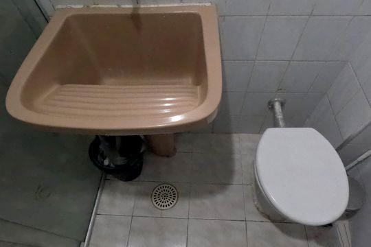 Banheiro de kitnet/studio para alugar com 1 quarto, 22m² em José Menino, Santos