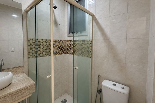 Banheiro da Suíte de apartamento para alugar com 2 quartos, 61m² em Praça Seca, Rio de Janeiro