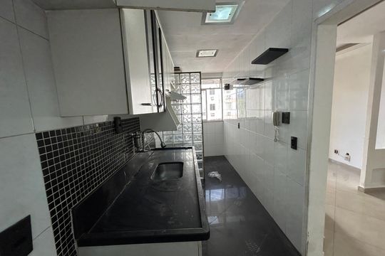 Cozinha de apartamento para alugar com 2 quartos, 61m² em Praça Seca, Rio de Janeiro
