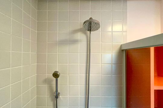 Banheiro de kitnet/studio à venda com 1 quarto, 28m² em Pinheiros, São Paulo