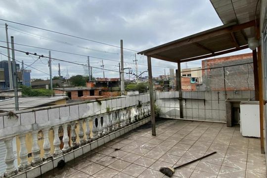 Casa à venda com 7 quartos, 200m² em Jardim Nizia, São Paulo