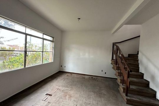 Casa à venda com 3 quartos, 155m² em Campo Grande, São Paulo