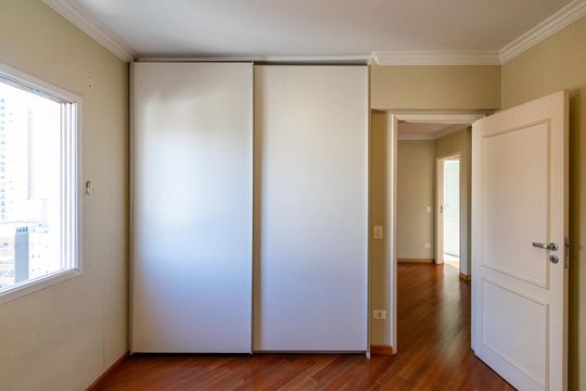 Quarto 2 de apartamento à venda com 3 quartos, 209m² em Jardim Prudência, São Paulo