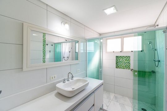 Banheiro Social de apartamento à venda com 3 quartos, 209m² em Jardim Prudência, São Paulo