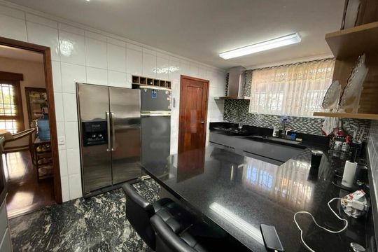 Casa à venda com 4 quartos, 375m² em Jardim Marajoara, São Paulo