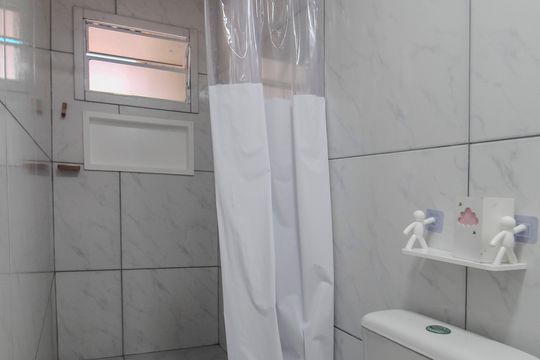Banheiro 2 de casa à venda com 3 quartos, 120m² em Santa Tereza, Porto Alegre