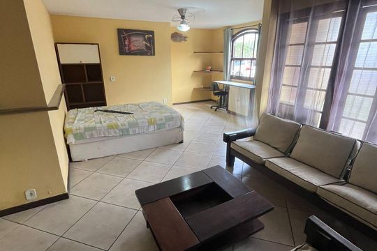 Sala de kitnet/studio para alugar com 1 quarto, 44m² em Rio do Ouro, São Gonçalo