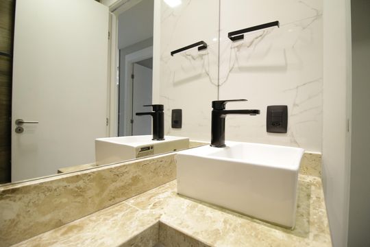 Banheiro social de apartamento à venda com 2 quartos, 55m² em Anil, Rio de Janeiro