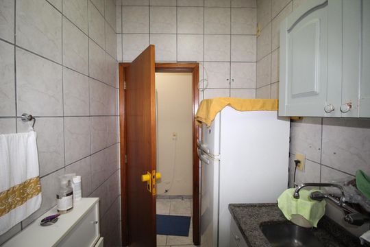 Cozinha de apartamento à venda com 1 quarto, 27m² em Independência, Porto Alegre