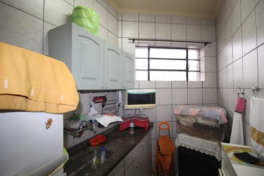 Cozinha de apartamento à venda com 1 quarto, 27m² em Independência, Porto Alegre