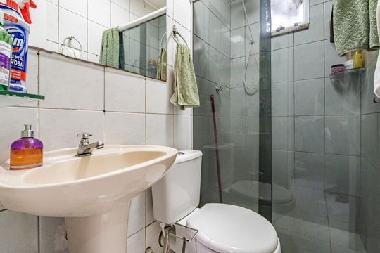 Banheiro de apartamento para alugar com 3 quartos, 53m² em Jardim Maristela, São Paulo