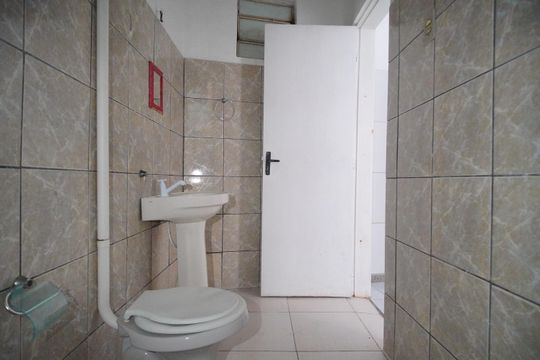 Banheiro de kitnet/studio para alugar com 1 quarto, 40m² em Pasqualini, Sapucaia do Sul