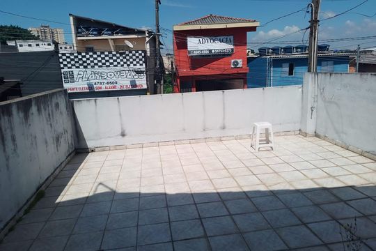 Área externa de casa para alugar com 2 quartos, 137m² em Parque Pinheiros, Taboão da Serra