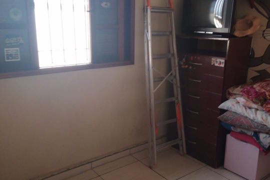 Quarto de casa para alugar com 2 quartos, 137m² em Parque Pinheiros, Taboão da Serra