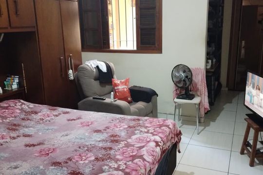 Quarto de casa para alugar com 2 quartos, 137m² em Parque Pinheiros, Taboão da Serra