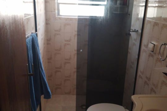 Banheiro de casa para alugar com 2 quartos, 137m² em Parque Pinheiros, Taboão da Serra