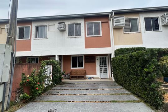 Fachada de casa de condomínio à venda com 3 quartos, 85m² em Vargem Grande, Rio de Janeiro