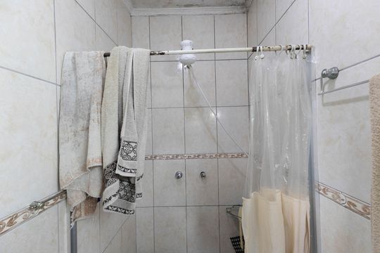 Banheiro da Suíte de casa para alugar com 4 quartos, 102m² em Vila Irmaos Arnoni, São Paulo