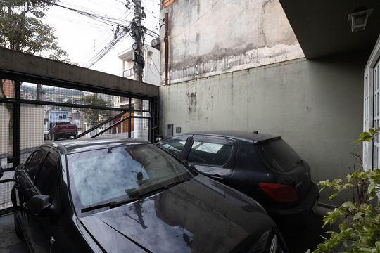 Garagem de casa para alugar com 4 quartos, 102m² em Vila Irmaos Arnoni, São Paulo