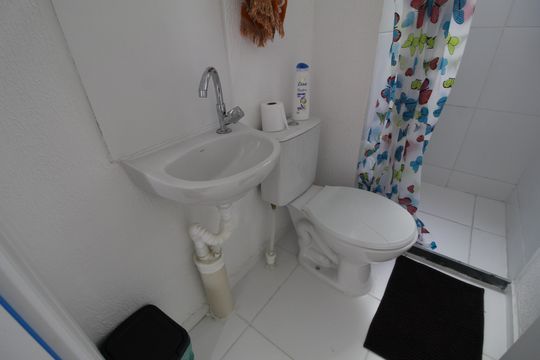 Banheiro de apartamento para alugar com 2 quartos, 69m² em Taquara, Rio de Janeiro