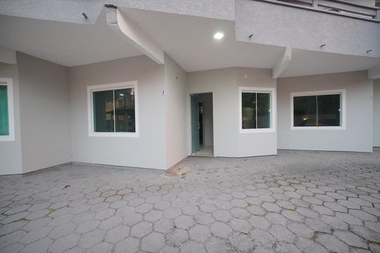 Fachada de apartamento para alugar com 2 quartos, 60m² em Ingleses do Rio Vermelho, Florianópolis