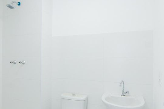 Banheiro de apartamento para alugar com 2 quartos, 47m² em Picanço, Guarulhos