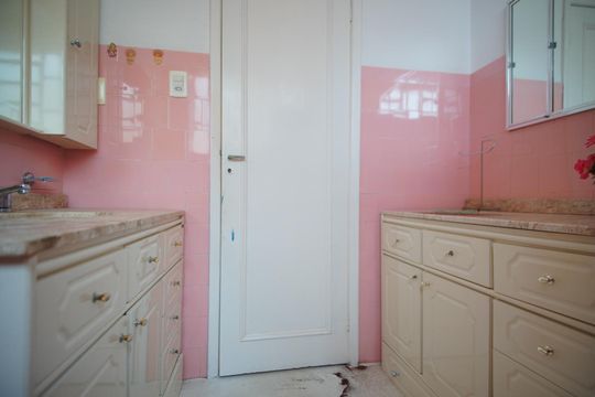 Banheiro Corredor de apartamento à venda com 2 quartos, 81m² em São Geraldo, Porto Alegre
