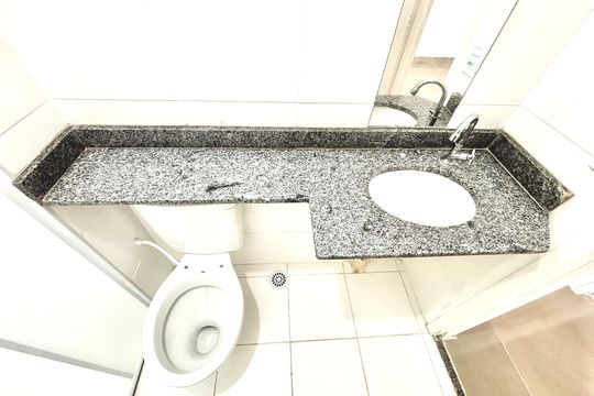 Banheiro de apartamento para alugar com 2 quartos, 68m² em Vila Santa Maria, Poá