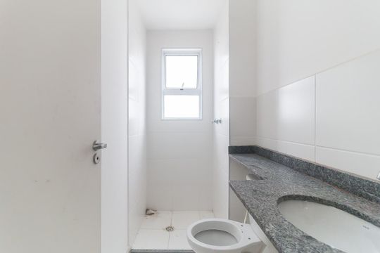 Banheiro de apartamento para alugar com 2 quartos, 68m² em Vila Santa Maria, Poá