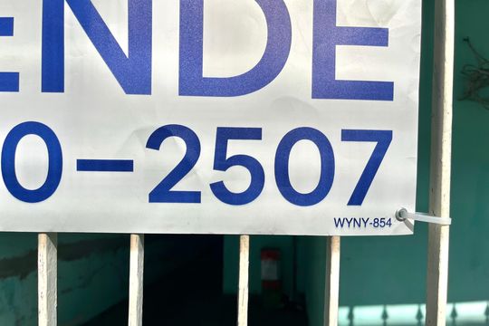 Plaquinha instalada de casa à venda com 4 quartos, 110m² em Vila do Encontro, São Paulo