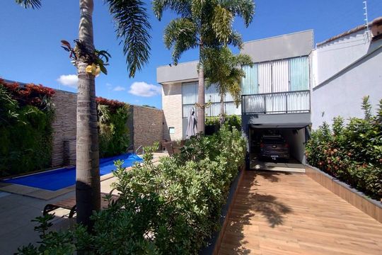 Área externa de casa para alugar com 4 quartos, 372m² em Cidade Jardim, Uberlândia